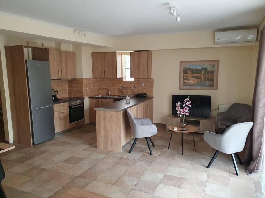 Lux & Style 75Sqm With Private Parking In Athens Apartment Exterior photo